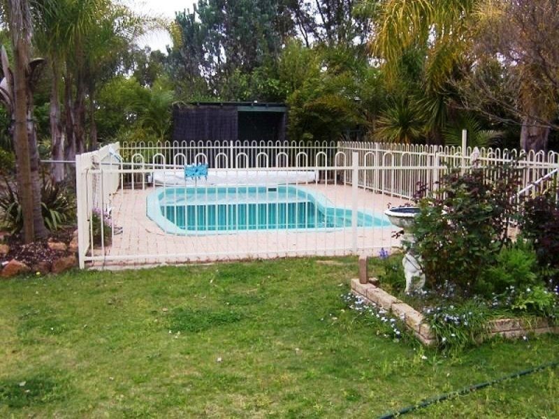 10 Lee Steere Drive, Boyup Brook WA 6244