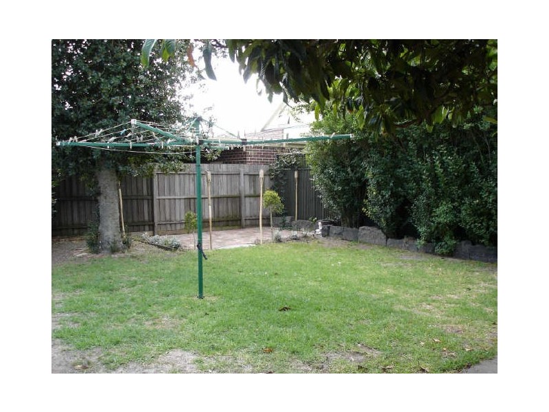 64 Golf Links Avenue, Oakleigh VIC 3166