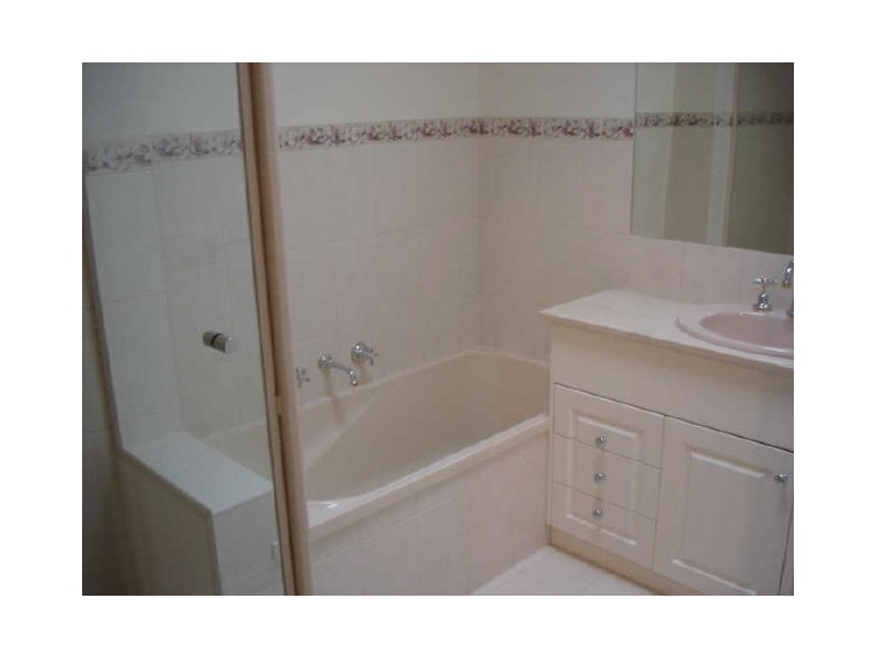 2/13-15 Heath Avenue, Oakleigh VIC 3166