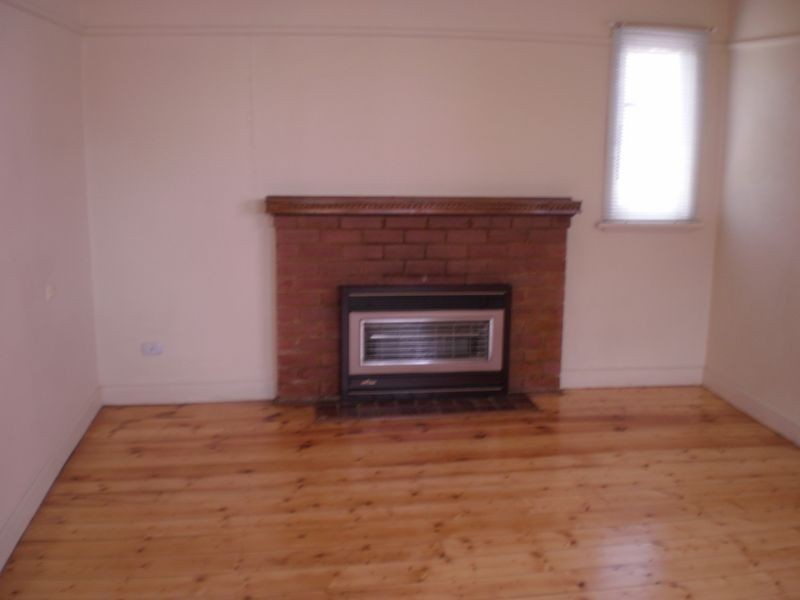 18 Preston Road, Hughesdale VIC 3166