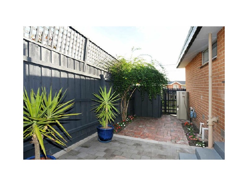 1/10 Stapley Crescent, Chadstone VIC 3148