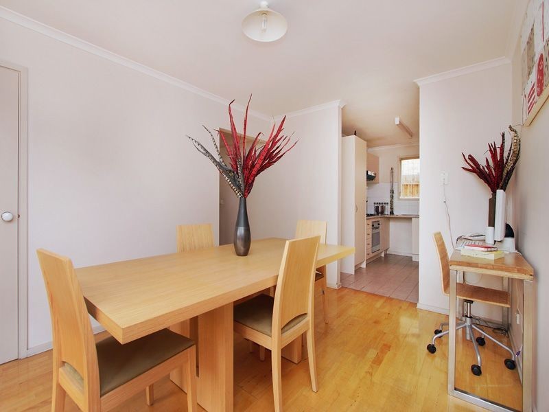 8 Gateway Close, Chadstone VIC 3148