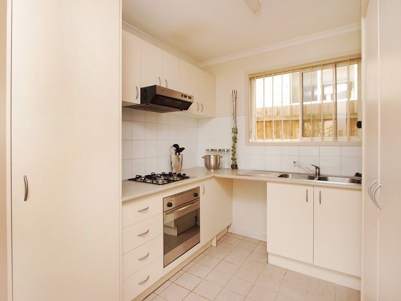 8 Gateway Close, Chadstone VIC 3148