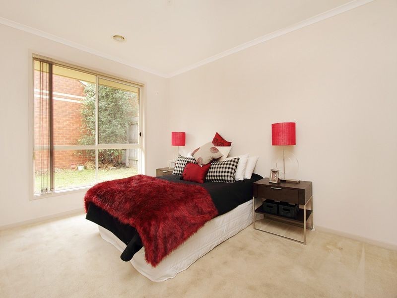8 Gateway Close, Chadstone VIC 3148