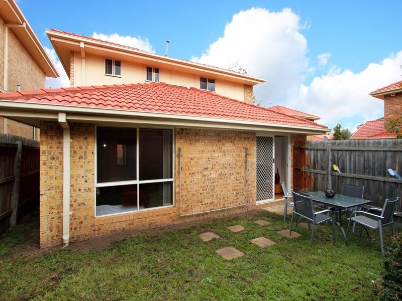 8 Gateway Close, Chadstone VIC 3148