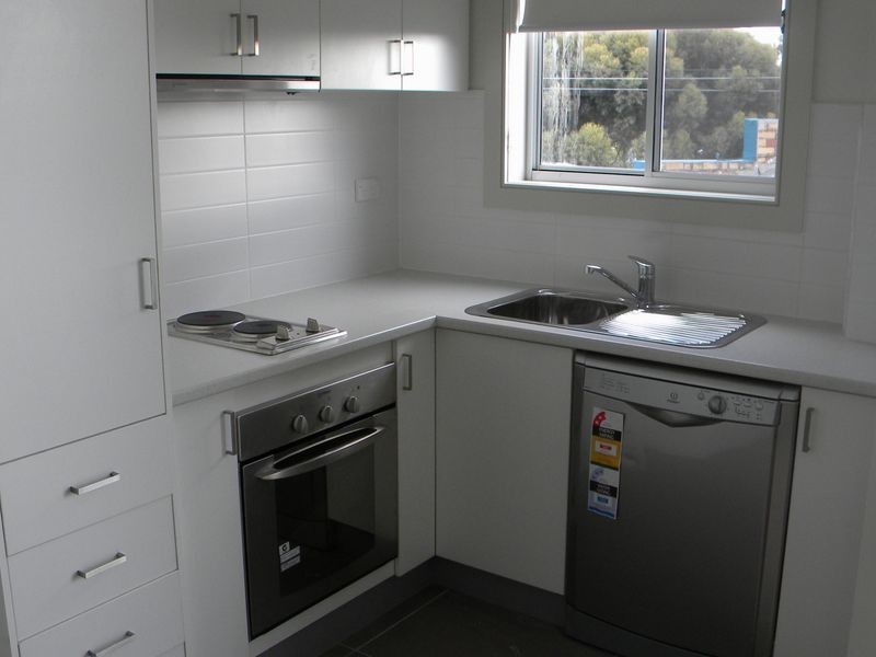 2/41 Railway Avenue, Oakleigh VIC 3166
