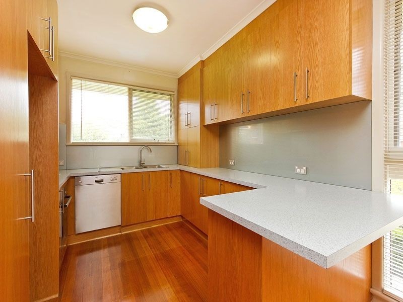 8 Eastbourne Court, Glen Waverley VIC 3150