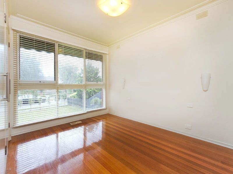 8 Eastbourne Court, Glen Waverley VIC 3150