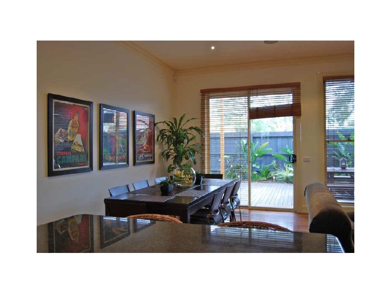 2/71 Macrina Street, Oakleigh East VIC 3166