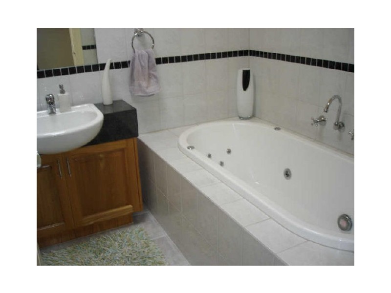 2/71 Macrina Street, Oakleigh East VIC 3166