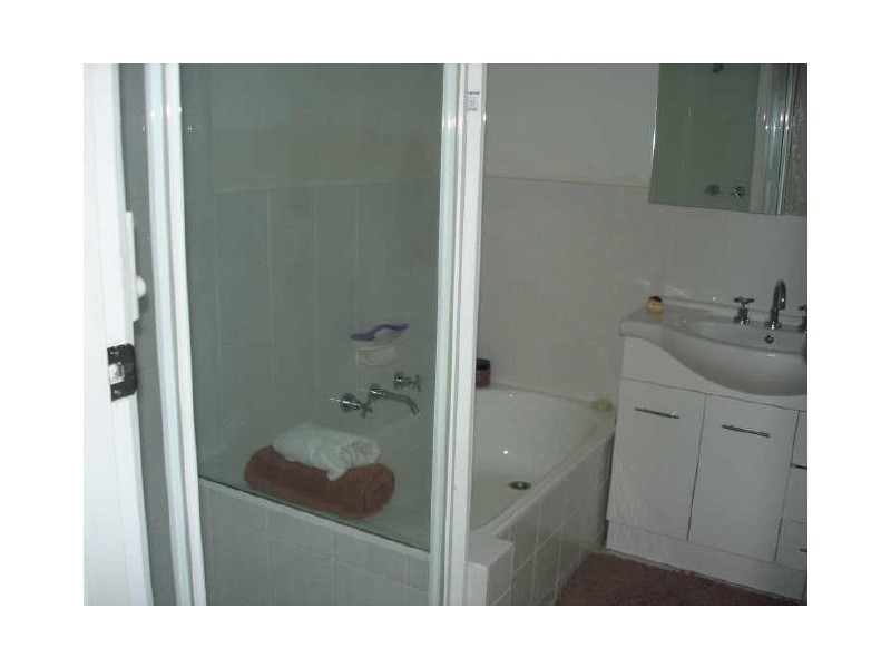 1/120 Ferntree Gully Road, Oakleigh East VIC 3166