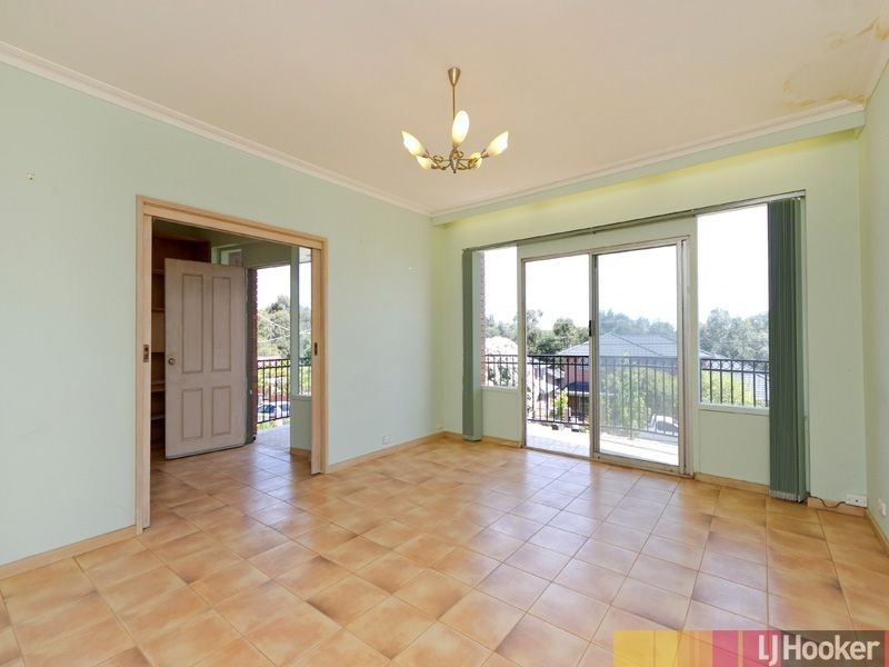 11 Cabena Crescent, Chadstone VIC 3148