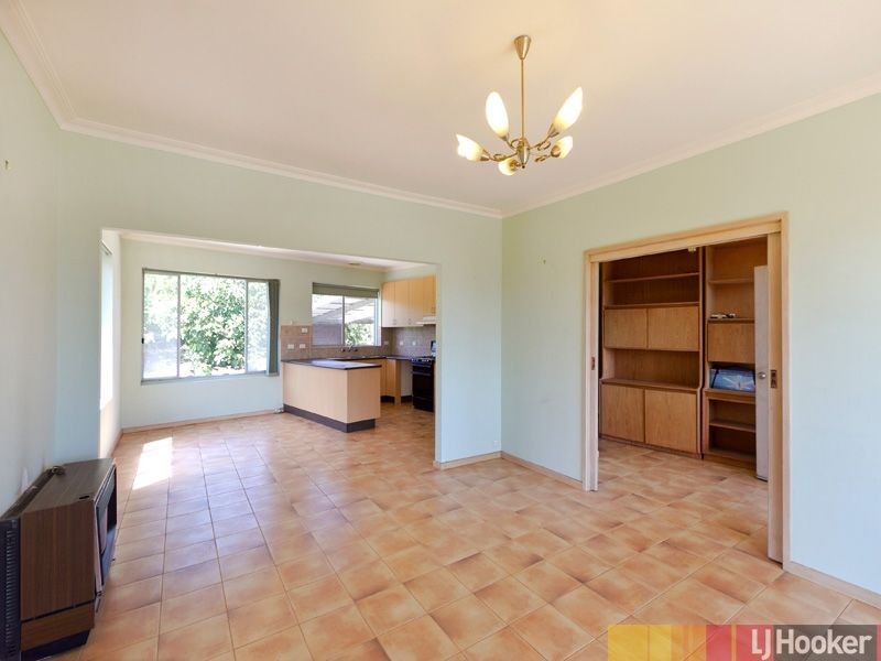 11 Cabena Crescent, Chadstone VIC 3148