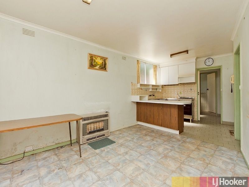 11 Cabena Crescent, Chadstone VIC 3148