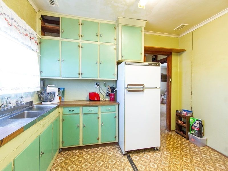 6 Warrina Street, Chadstone VIC 3148