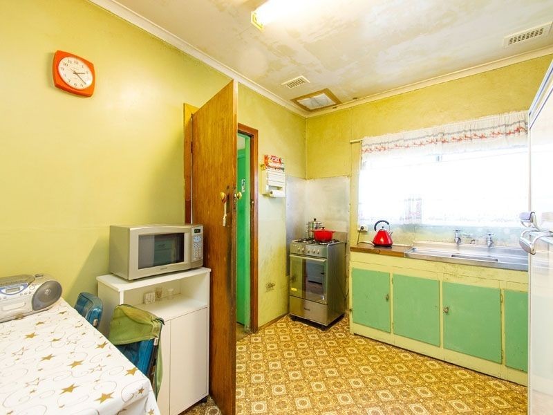 6 Warrina Street, Chadstone VIC 3148