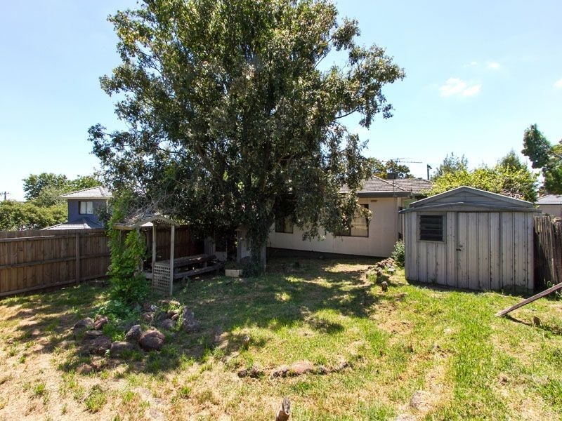 6 Warrina Street, Chadstone VIC 3148