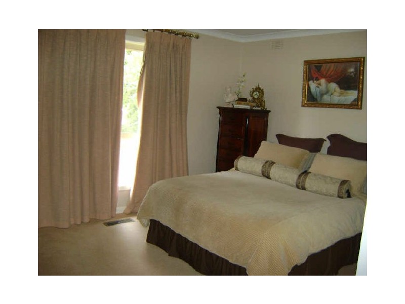 18 Merbow Street, Oakleigh VIC 3166