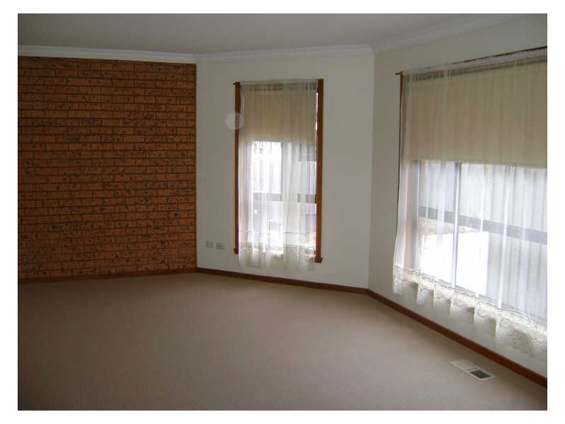 2/3 Dover Street, Oakleigh East VIC 3166