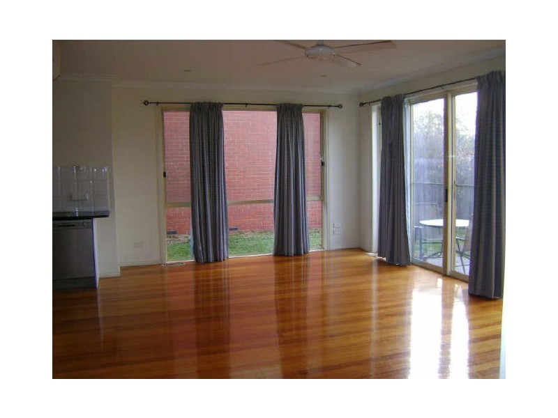 2/17 Golflinks Avenue, Oakleigh VIC 3166