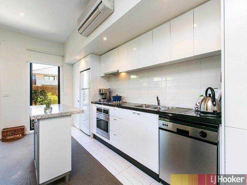 1 Leaf Court, Clayton VIC 3168