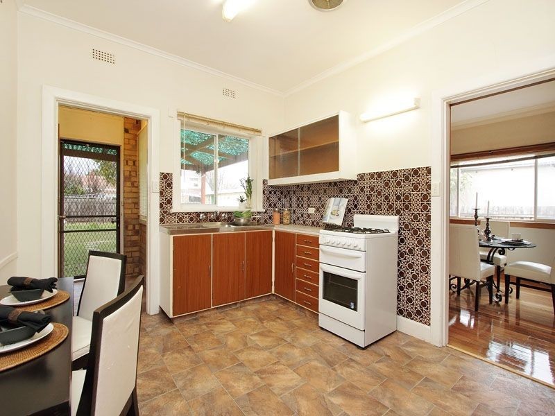 30 Moorookyle Avenue, Hughesdale VIC 3166