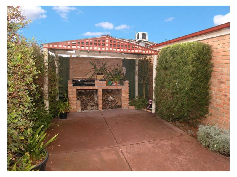 2/24 Strelden Avenue, Oakleigh East VIC 3166