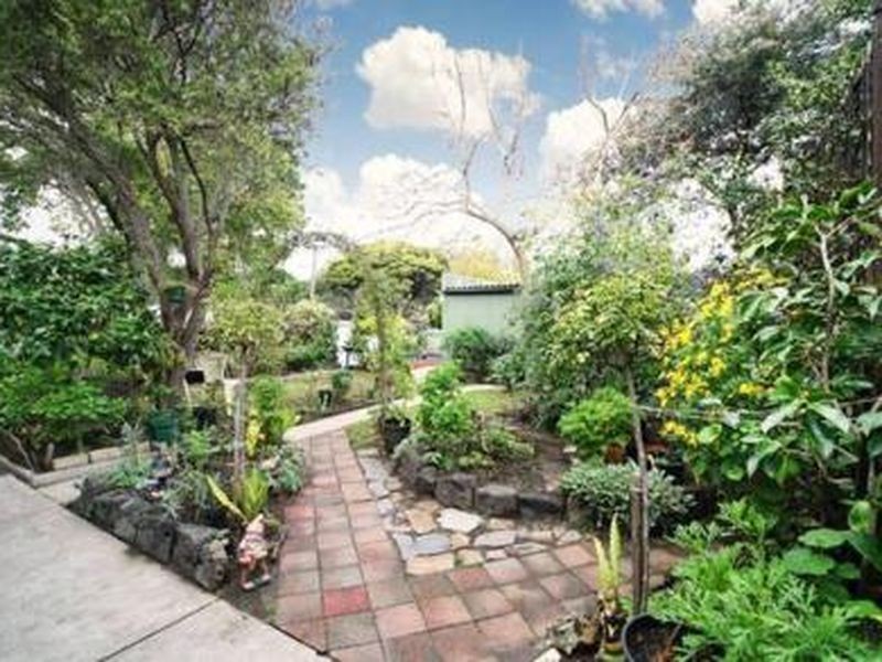 10 Dallas Avenue, Hughesdale VIC 3166