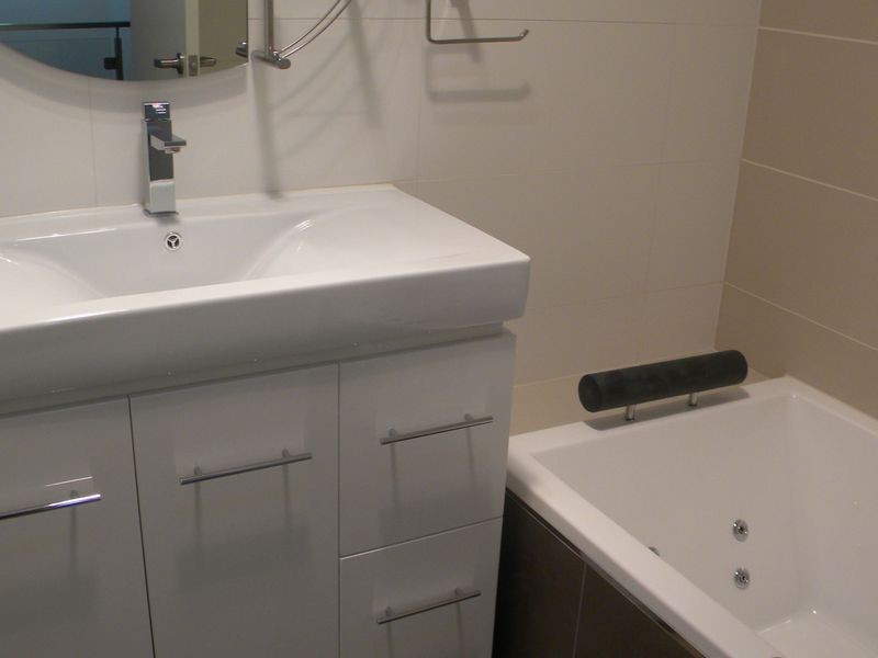 2/7 Neerim Grove, Hughesdale VIC 3166