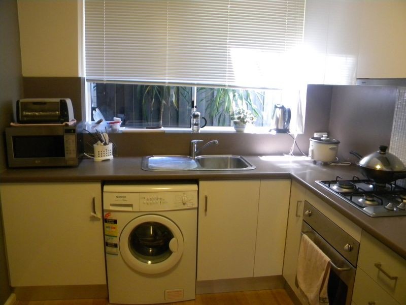 2/27 Ross Street, Huntingdale VIC 3166