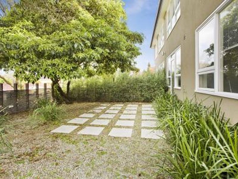 2/27 Ross Street, Huntingdale VIC 3166