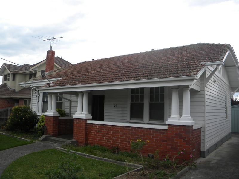 29 Eleebana Avenue, Hughesdale VIC 3166