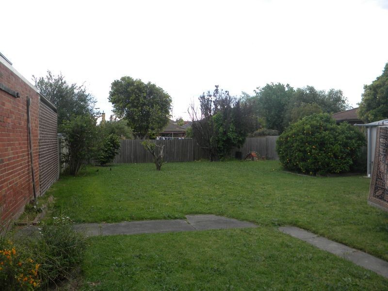 29 Eleebana Avenue, Hughesdale VIC 3166