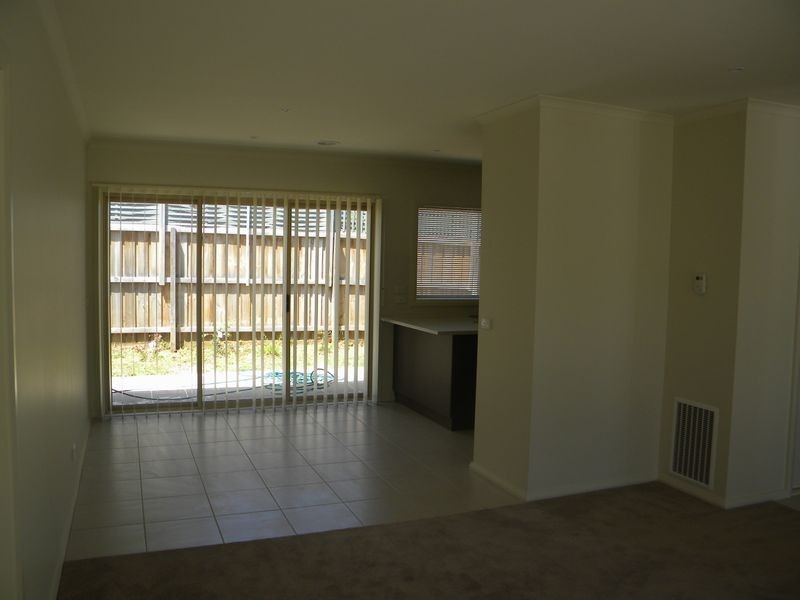 2/76 Barrington Street, Bentleigh East VIC 3165