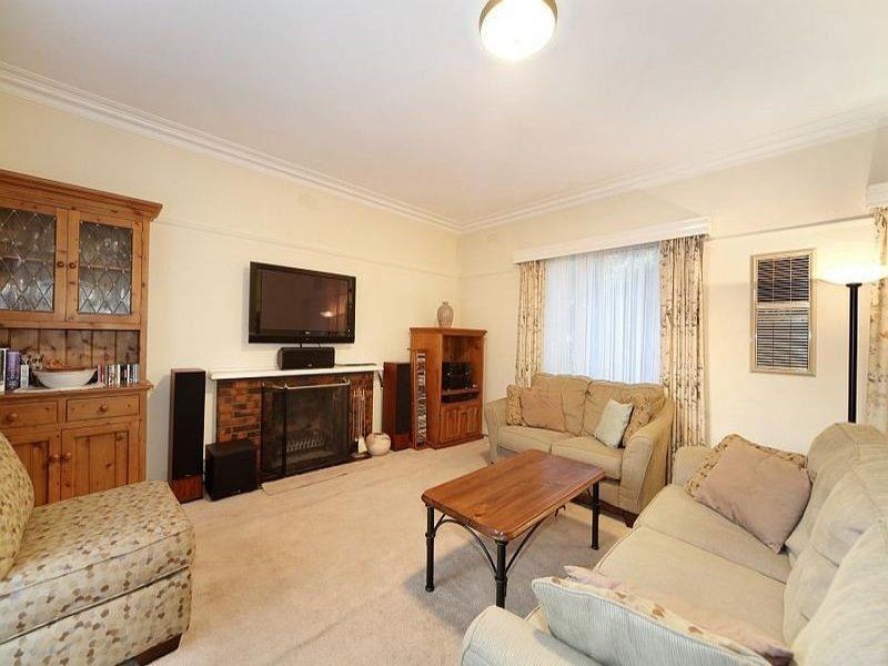 8 Wards Grove, Bentleigh East VIC 3165