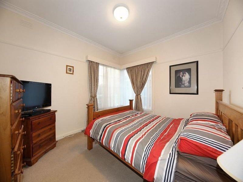 8 Wards Grove, Bentleigh East VIC 3165