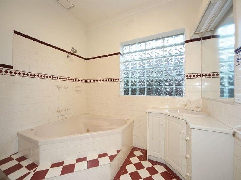 8 Wards Grove, Bentleigh East VIC 3165