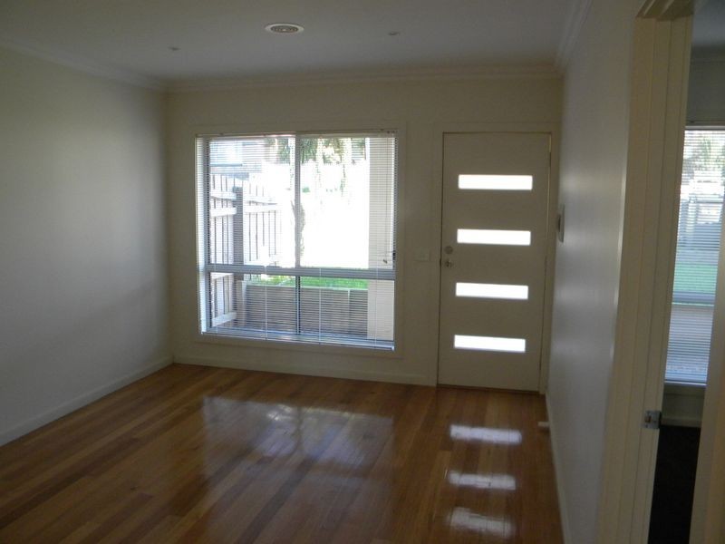 2/11 Elizabeth Street, Oakleigh East VIC 3166