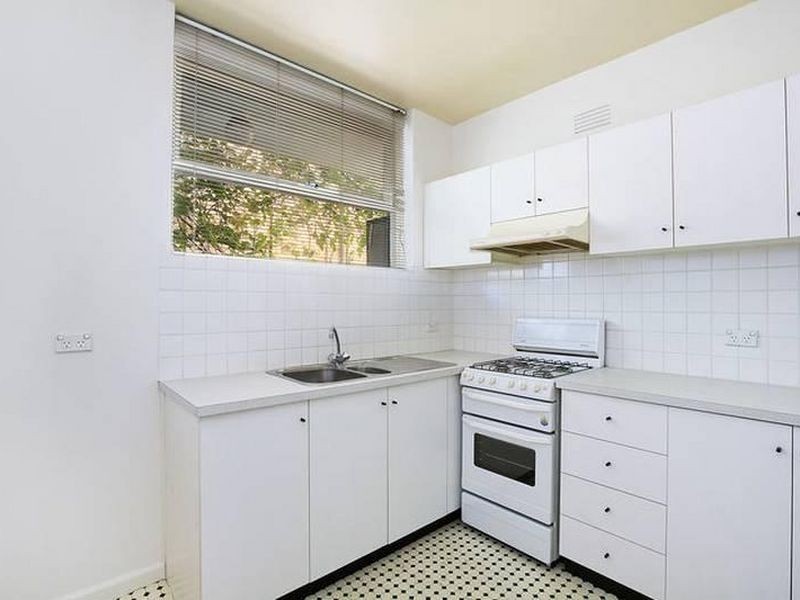 2/131 Alma Road, St Kilda VIC 3182