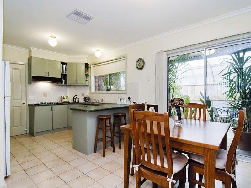 2/4 Grovedale Court, Clayton VIC 3168
