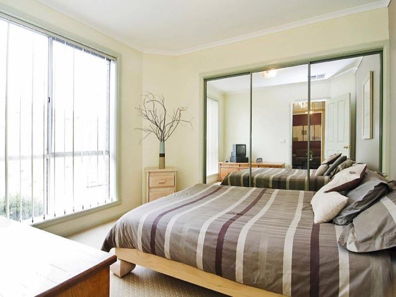 2/4 Grovedale Court, Clayton VIC 3168
