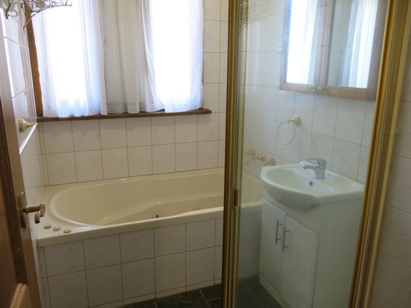 42 Manoon Road, Clayton South VIC 3169