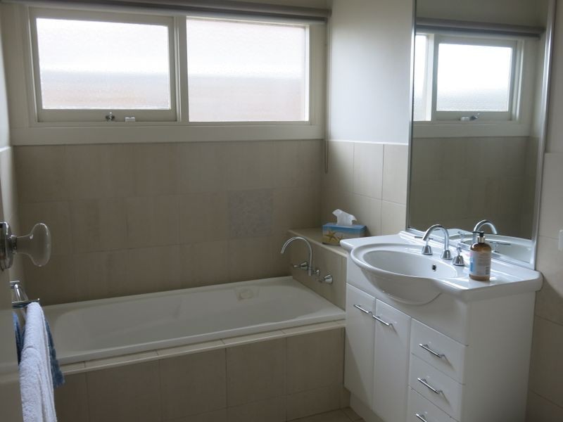 1/4 The Parade, Clarinda VIC 3169