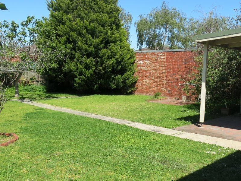 100 Kangaroo Road, Hughesdale VIC 3166