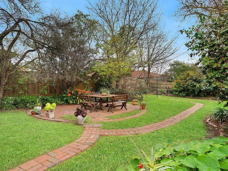 1 Beverley Grove, Mount Waverley VIC 3149