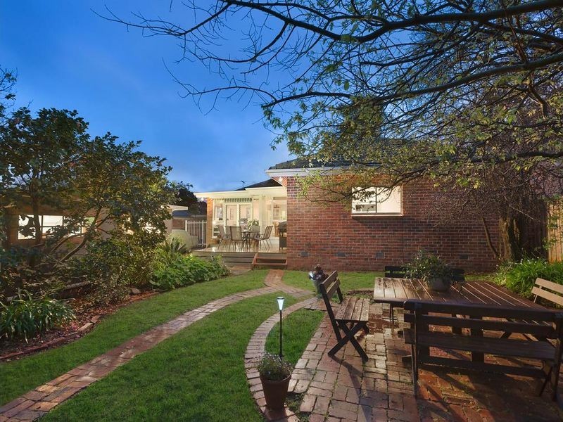 1 Beverley Grove, Mount Waverley VIC 3149