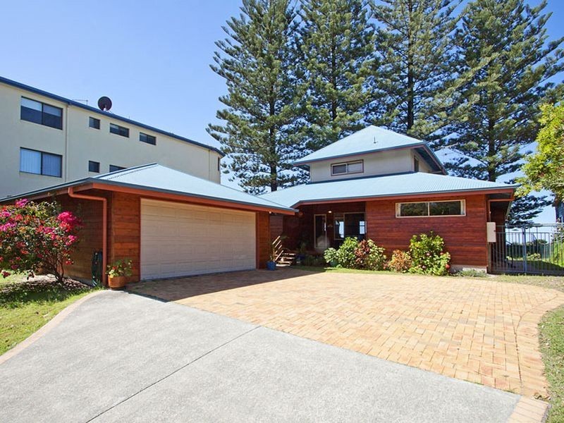 12 Coast Road, Hastings Point NSW 2489