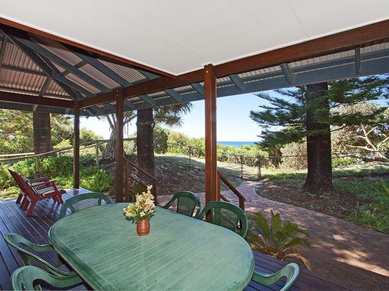 12 Coast Road, Hastings Point NSW 2489