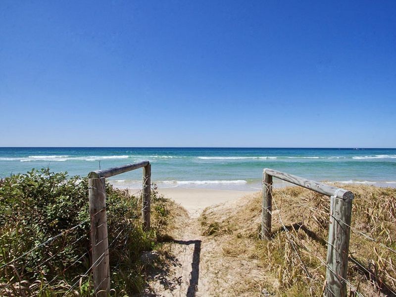 12 Coast Road, Hastings Point NSW 2489