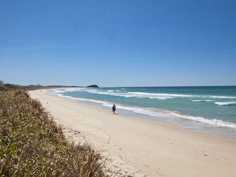 12 Coast Road, Hastings Point NSW 2489